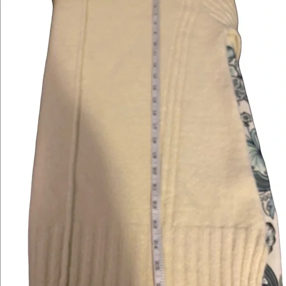 𝅺all in Favor cream Sweater size small - Picture 5 of 6